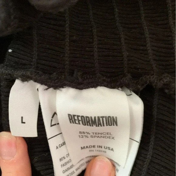 Reformation Black Smocked Cropped Tank Size Large - Picture 7 of 8